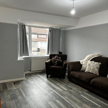 Family Home Near Cribbs Causeway And The Wave, Just 2 Minutes From Airbus And Rolls Royce Bristol Ngoại thất bức ảnh