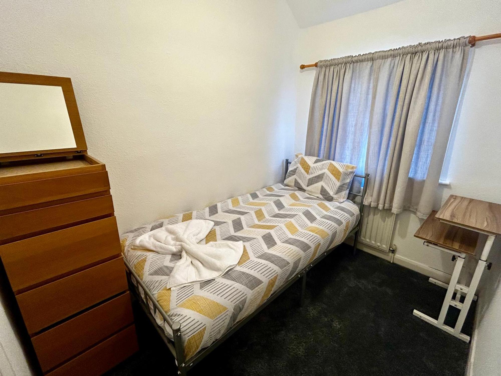 Family Home Near Cribbs Causeway And The Wave, Just 2 Minutes From Airbus And Rolls Royce Bristol Ngoại thất bức ảnh