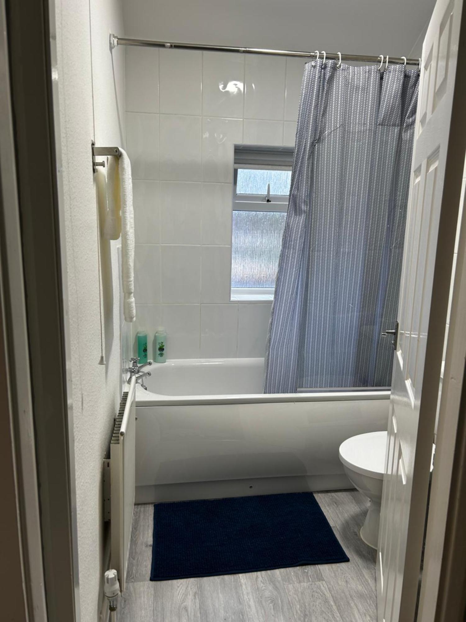 Family Home Near Cribbs Causeway And The Wave, Just 2 Minutes From Airbus And Rolls Royce Bristol Ngoại thất bức ảnh